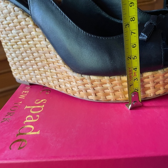 Kate Spade Rattan Wedge Heels Size 7.5 - Peep Toe & 🎀 Detail for Summer ☀️ - Picture 10 of 13